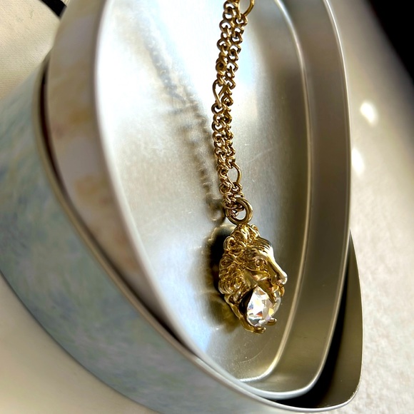 Gucci Lion Crystal Necklace - Picture 4 of 8